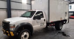 FORD F550 CON CAJA SECA Y RAMPA HIDRAULICA 2008