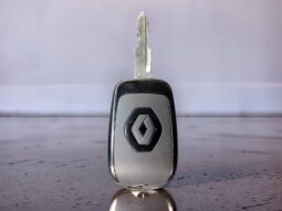 RENAULT KWID ICONIC 2025 lleno