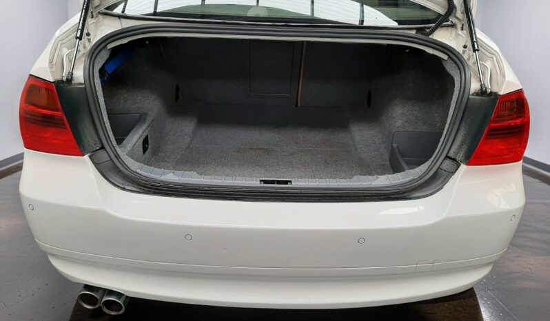BMW 330i 2006 lleno